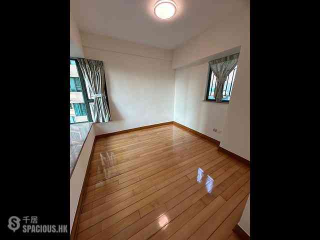 Tai Kok Tsui - Island Harbourview Block 7 04