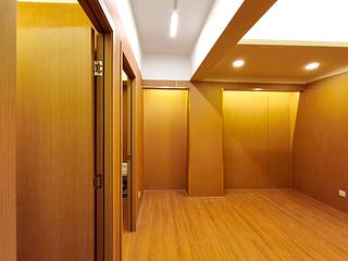 Wan Chai - 77, Queen's Road East 03