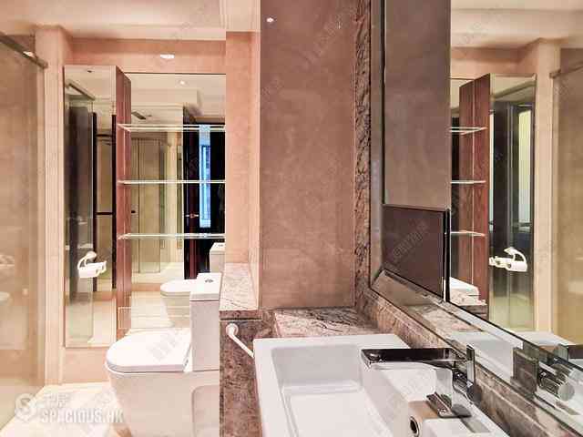Wan Chai - The Avenue Phase 2 Block 1 04