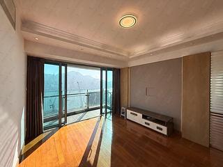 West Kowloon - The Harbourside Block 3 02