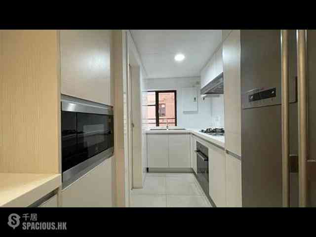 Yau Yat Chuen - Cheers Court 05