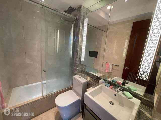 Wan Chai - The Avenue Phase 2 Block 1 05