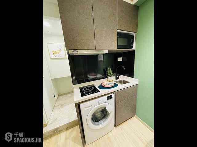 Sheung Wan - 114, Des Voeux Road West 01