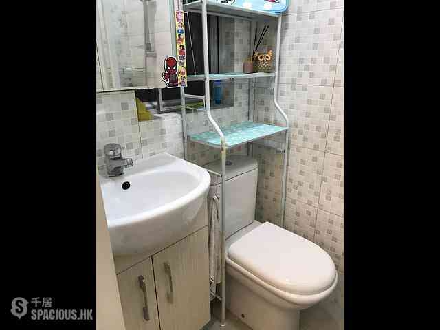 Shau Kei Wan - Fu King Building 04