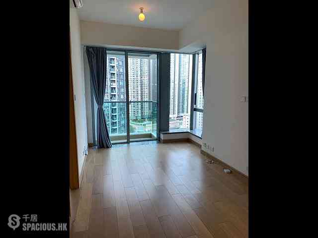 Tseung Kwan O - The Parkside Block 3 01