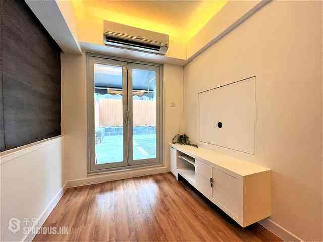 Sai Ying Pun - Hang Yue Building 01