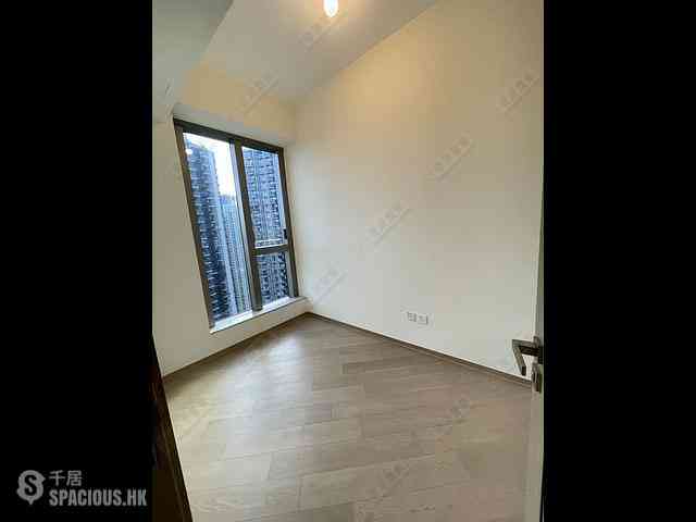 Lohas Park - Lohas Park Phase 11C Villa Garda II Tower 2B 06