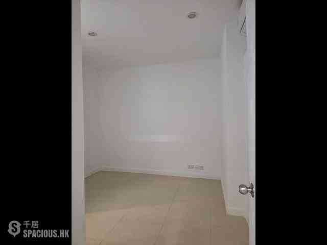 Soho - Caravan Court 07