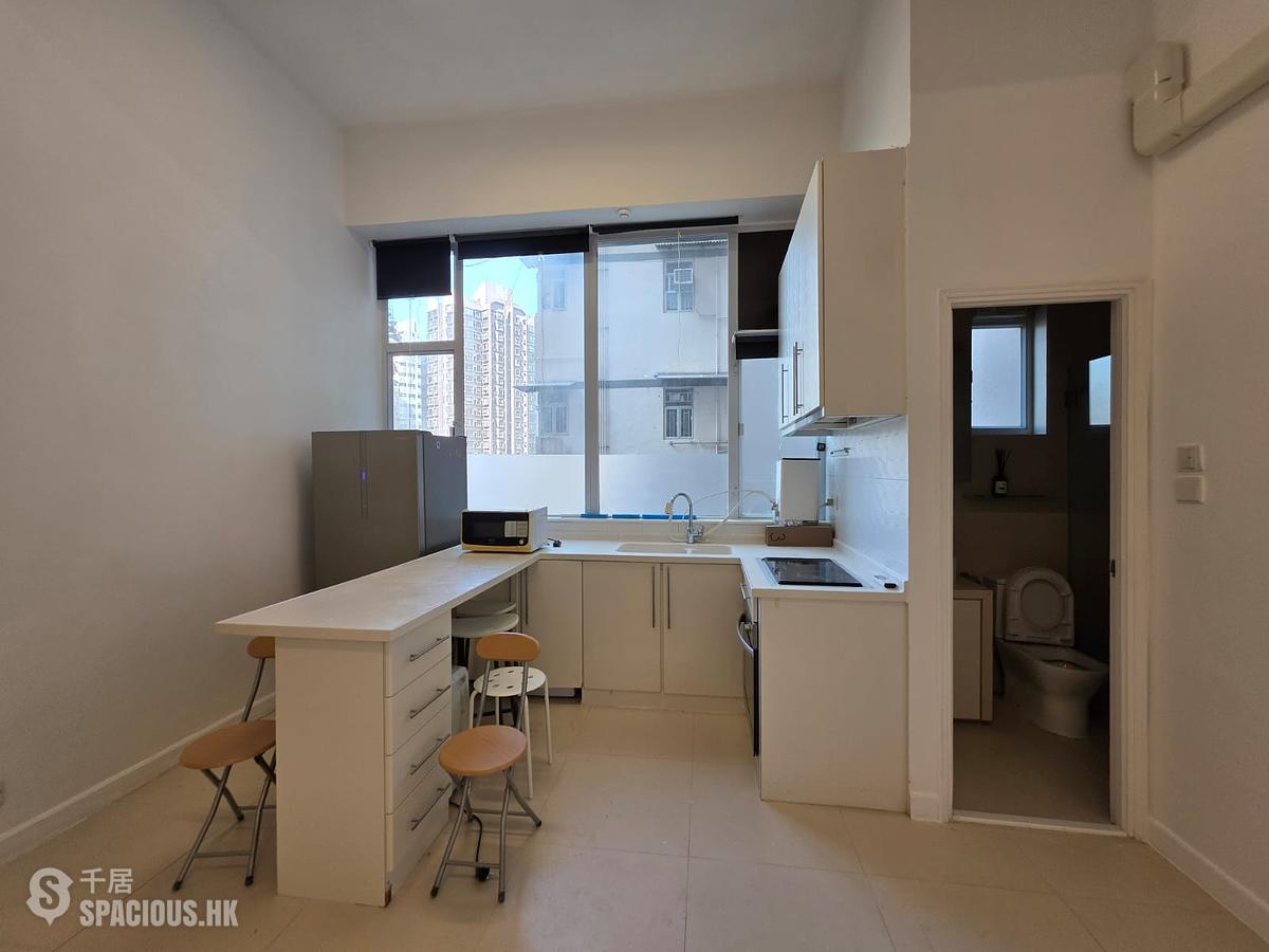 Soho - Caravan Court 01