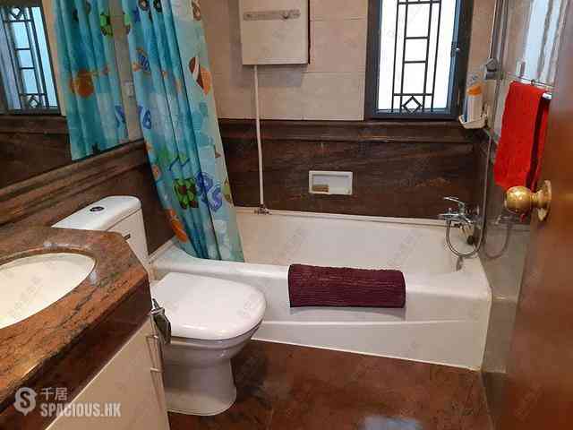 Shau Kei Wan - Newton Harbour View Block 1 07