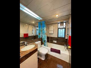 Shau Kei Wan - Newton Harbour View Block 1 08