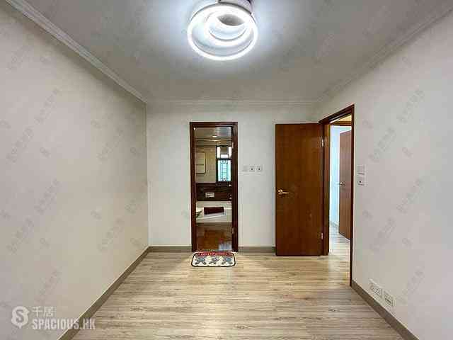 Shau Kei Wan - Newton Harbour View Block 1 09