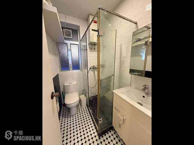 Causeway Bay - 73, King's Road 12
