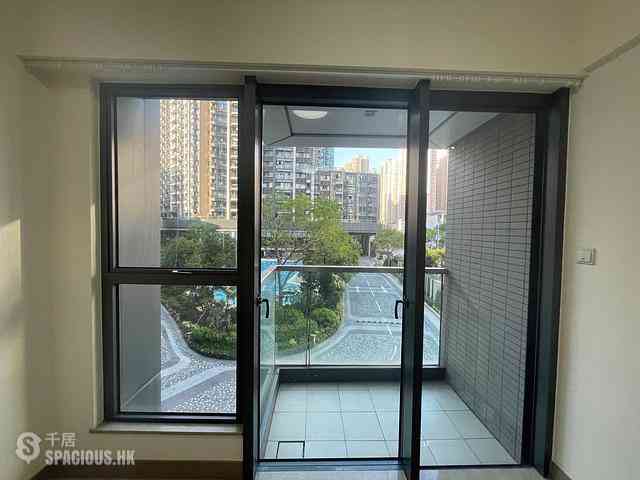 Tseung Kwan O - The Wings Ocean Wings Block 8 01