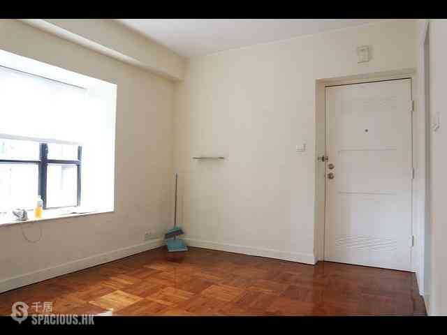Wan Chai - 18, Tai Yuen Street 01
