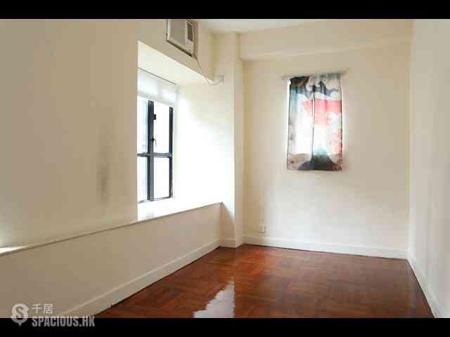 Wan Chai - 18, Tai Yuen Street 04