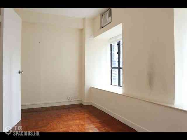 Wan Chai - 18, Tai Yuen Street 05