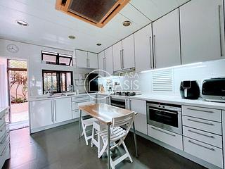 Chung Hom Kok - Pinewaver Villas 08