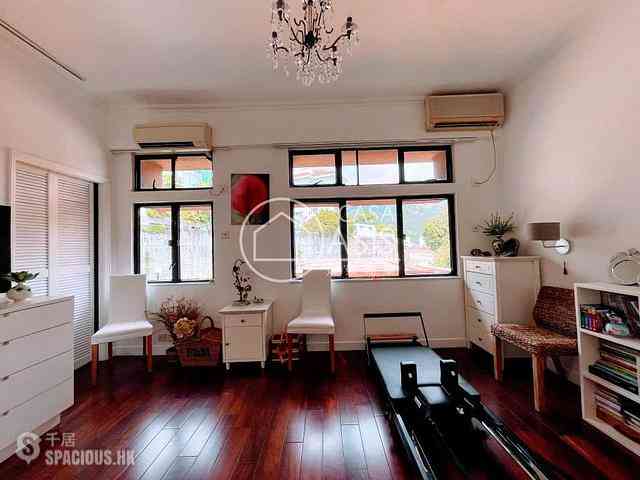 Chung Hom Kok - Pinewaver Villas 11