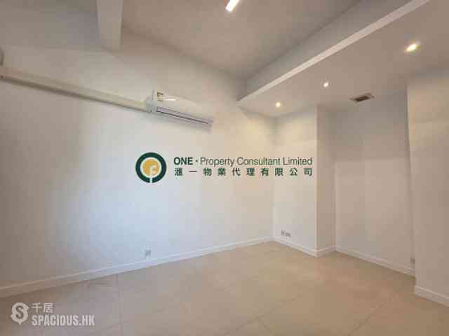 Soho - Caravan Court 01