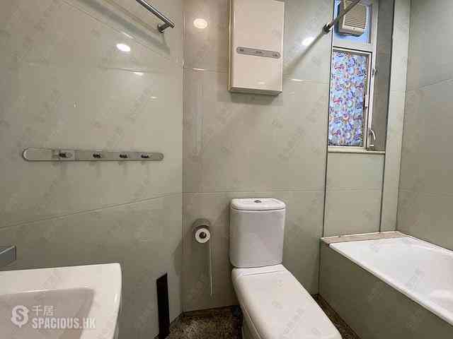 Quarry Bay - The Orchards Block 1 04