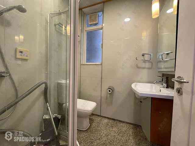 Quarry Bay - The Orchards Block 1 10