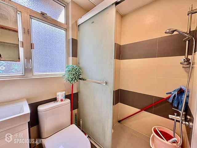 Sai Ying Pun - 300-302, Queen's Road West 08