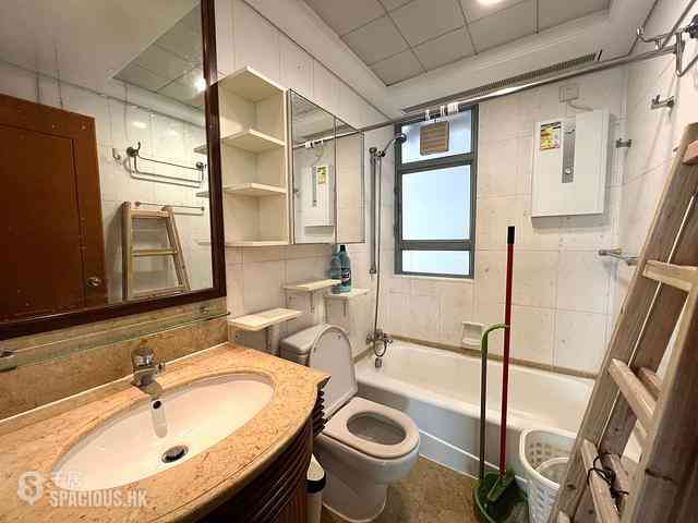 Tung Chung - Tung Chung Crescent 08