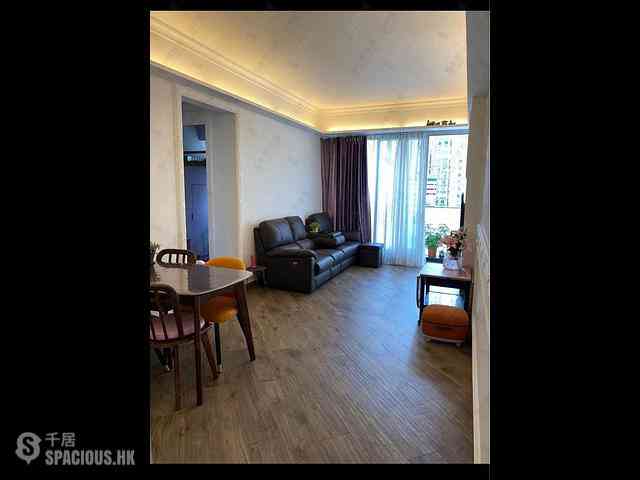 Quarry Bay - The Orchards Block 2 01