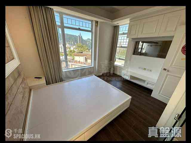 Jardines Lookout - Minton Court 01
