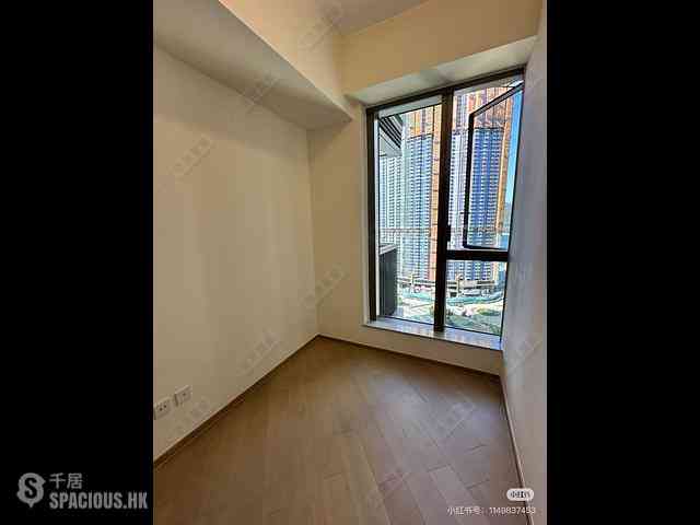 Lohas Park - Lohas Park Phase 11C Villa Garda II Tower 2A 02