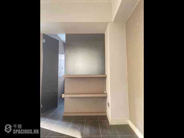 Sheung Wan - 40, Queen's Road West 03