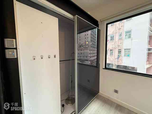 Sheung Wan - 40, Queen's Road West 04