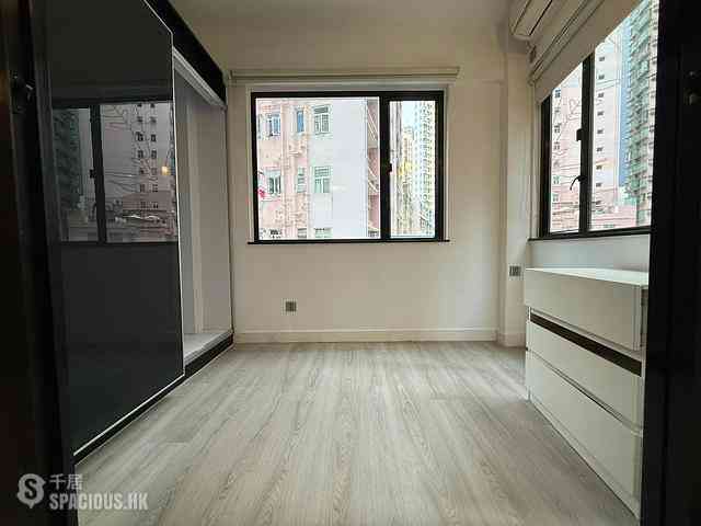 Sheung Wan - 40, Queen's Road West 06