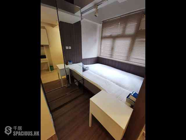 Sai Ying Pun - 220, Queen's Road West 02