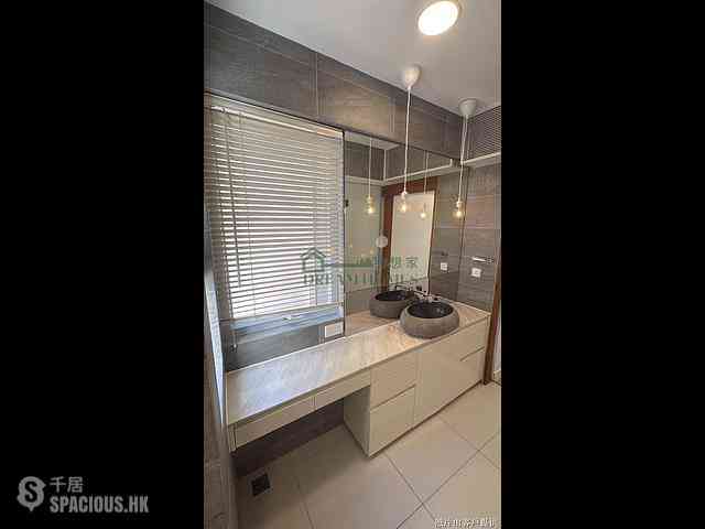 Sheung Wan - 58, Queen's Road West 12