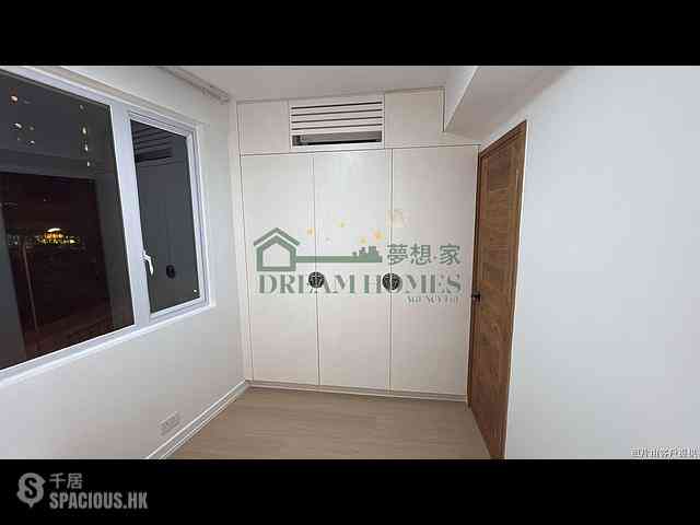 Sheung Wan - 58, Queen's Road West 16
