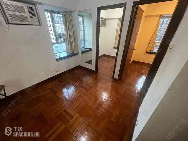 Mid Levels Central - Windsor Court 01