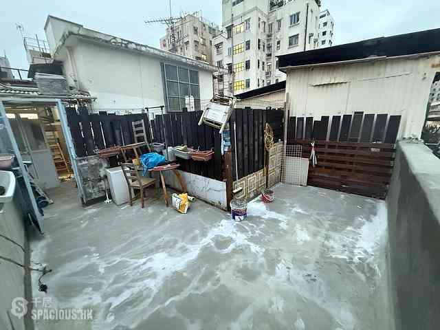 Mong Kok - Luen On Building 02