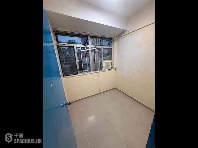 Mong Kok - Luen On Building 07