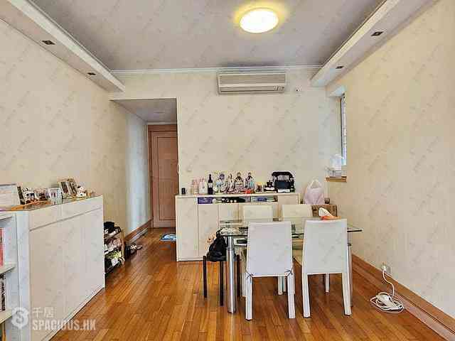 Quarry Bay - The Orchards Block 2 01