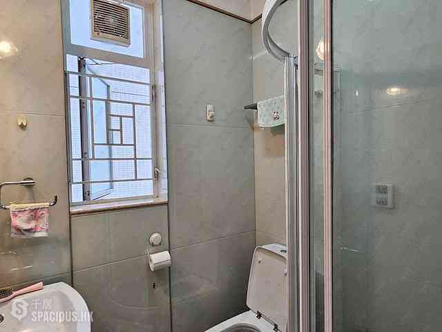 Quarry Bay - The Orchards Block 2 05