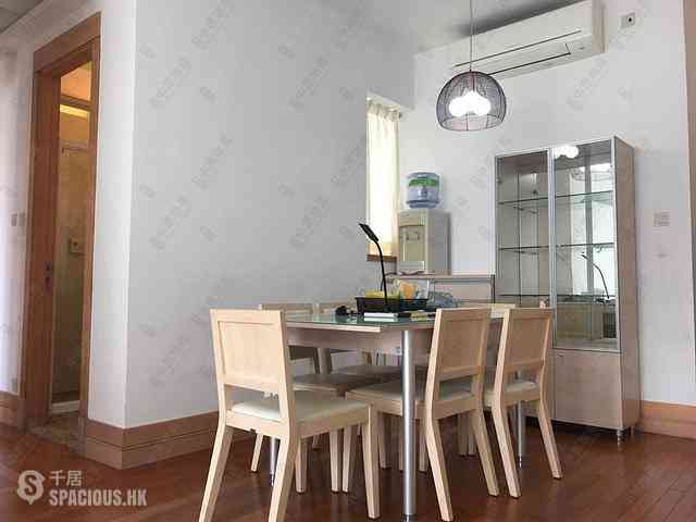 Quarry Bay - The Orchards Block 2 03
