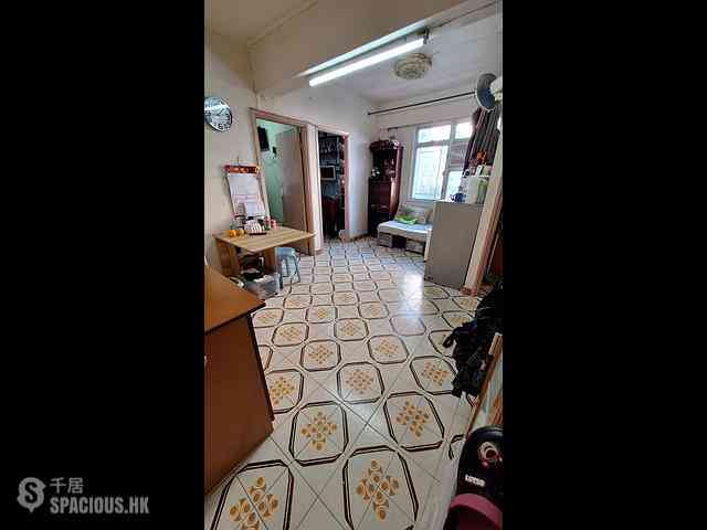 Shau Kei Wan - Tung Hing Building 04