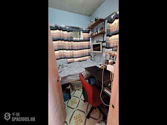Shau Kei Wan - Tung Hing Building 06