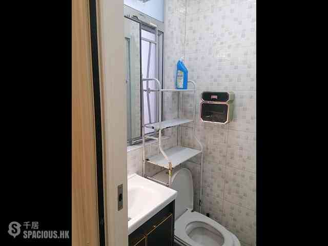 Shau Kei Wan - Fu King Building 05