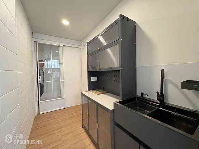 Sai Ying Pun - 31-31A, Pok Fu Lam Road 08