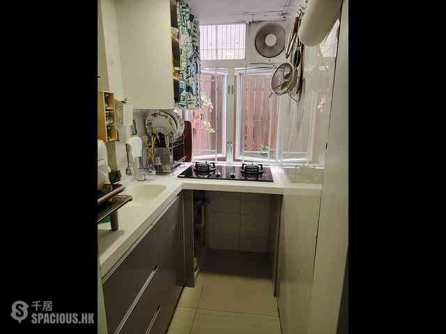 Shau Kei Wan - On Lok Building 01