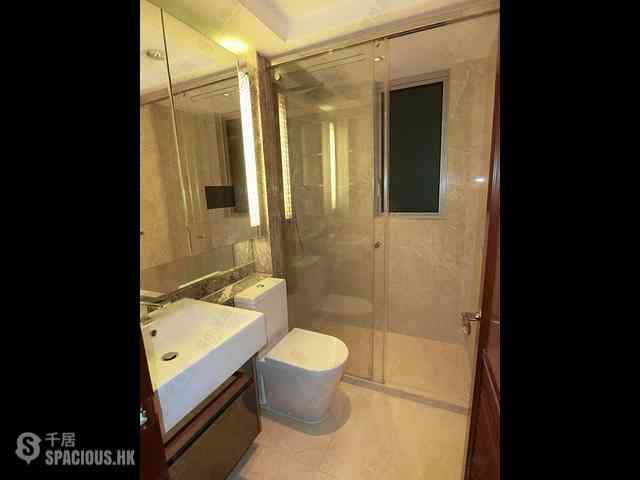 Wan Chai - The Avenue Phase 1 Block 5 05