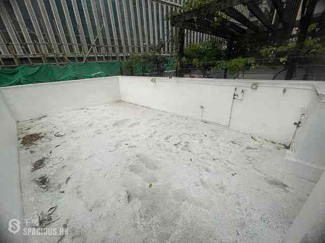 Central - 14, Gage Street 01